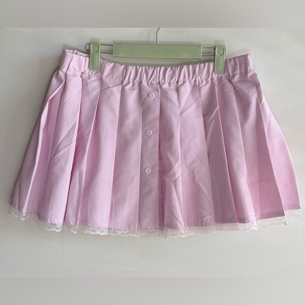 Pretty Little Things skirt • NWT • Women’s size 10 - Picture 1 of 6
